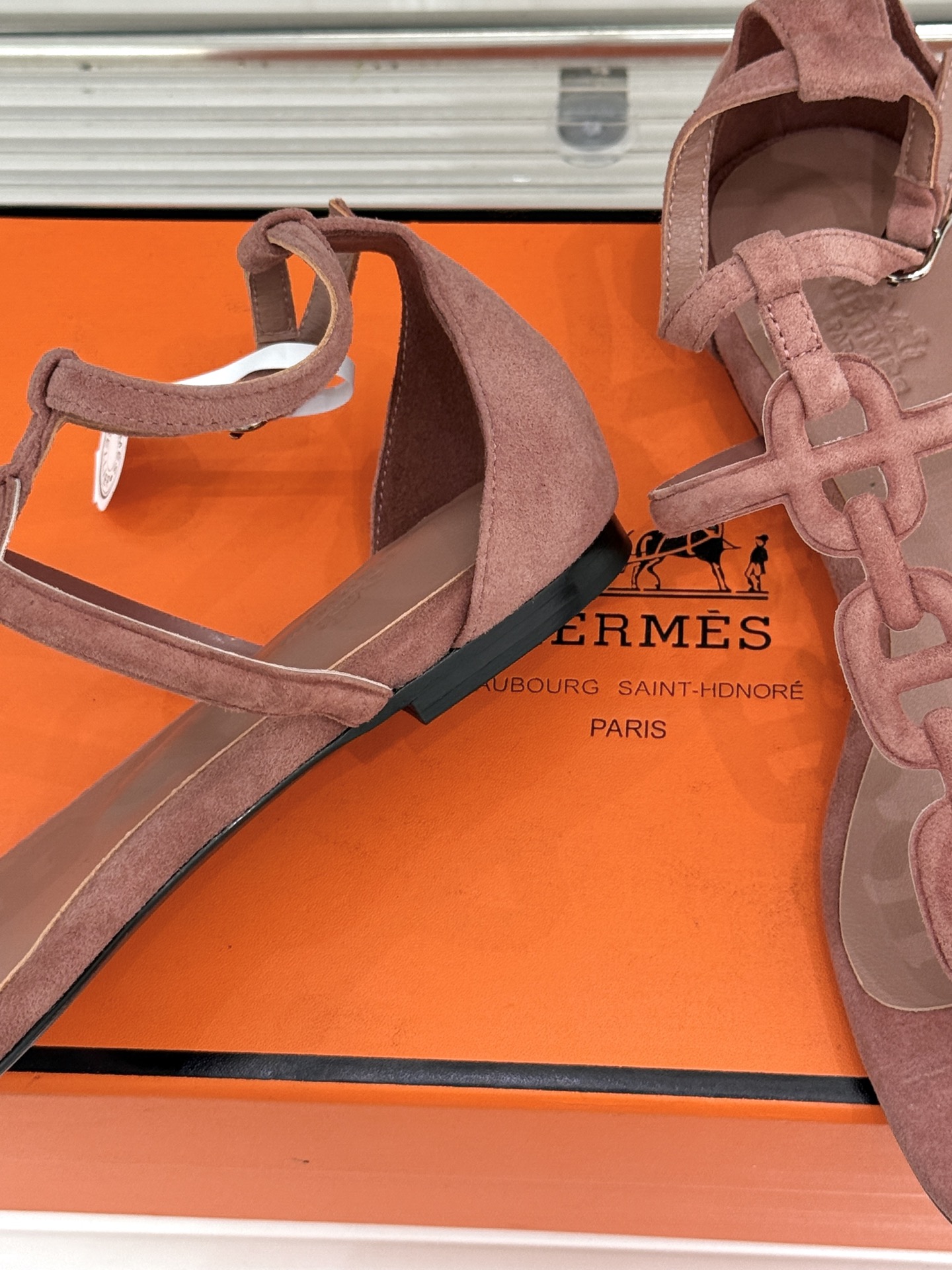 （配原版飞机盒）Hermès/爱马仕26WF新品猪鼻子链条平底凉鞋经典猪鼻子链条平底凉鞋法式奢雅格调一眼