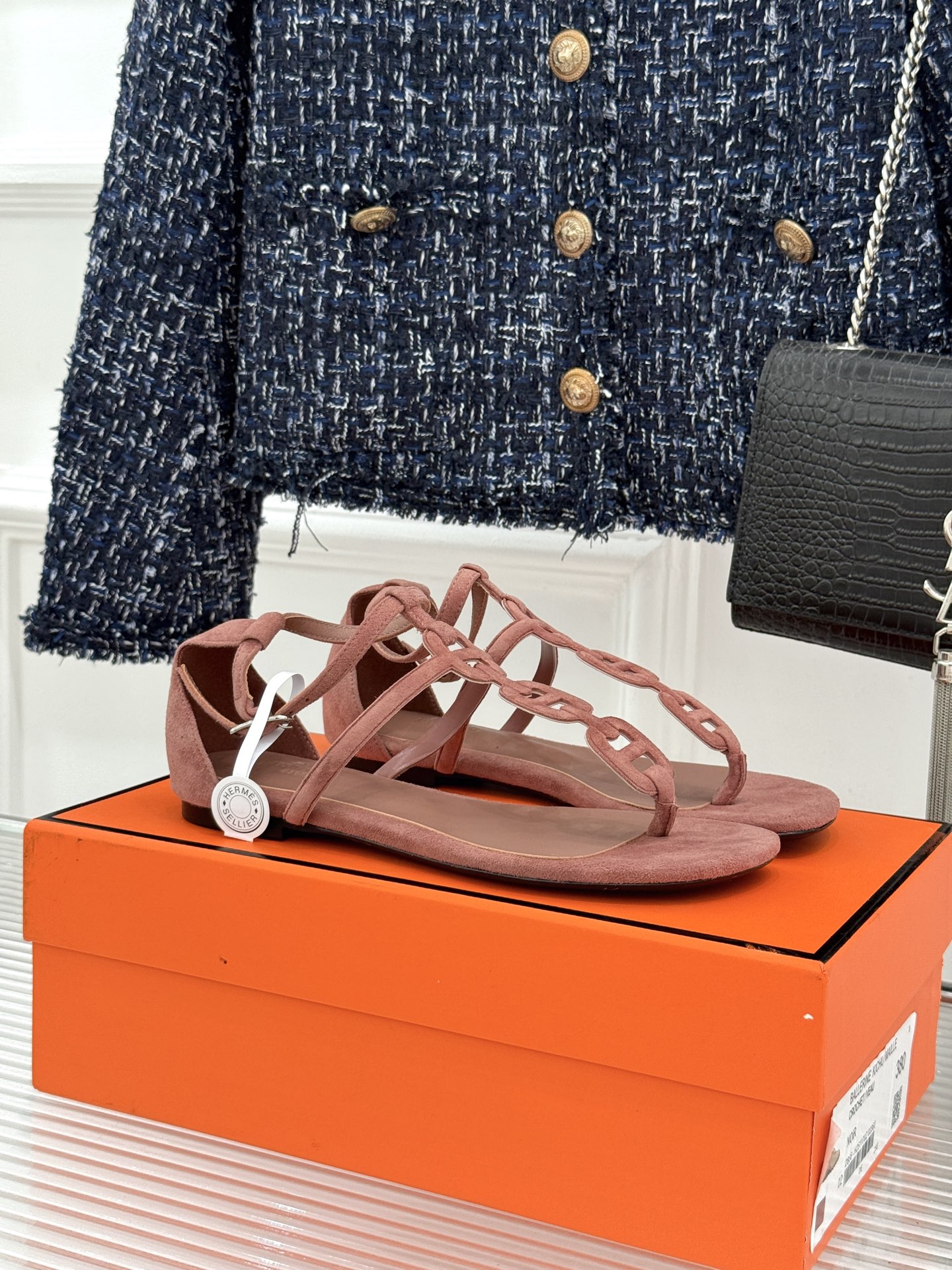 （配原版飞机盒）Hermès/爱马仕26WF新品猪鼻子链条平底凉鞋经典猪鼻子链条平底凉鞋法式奢雅格调一眼