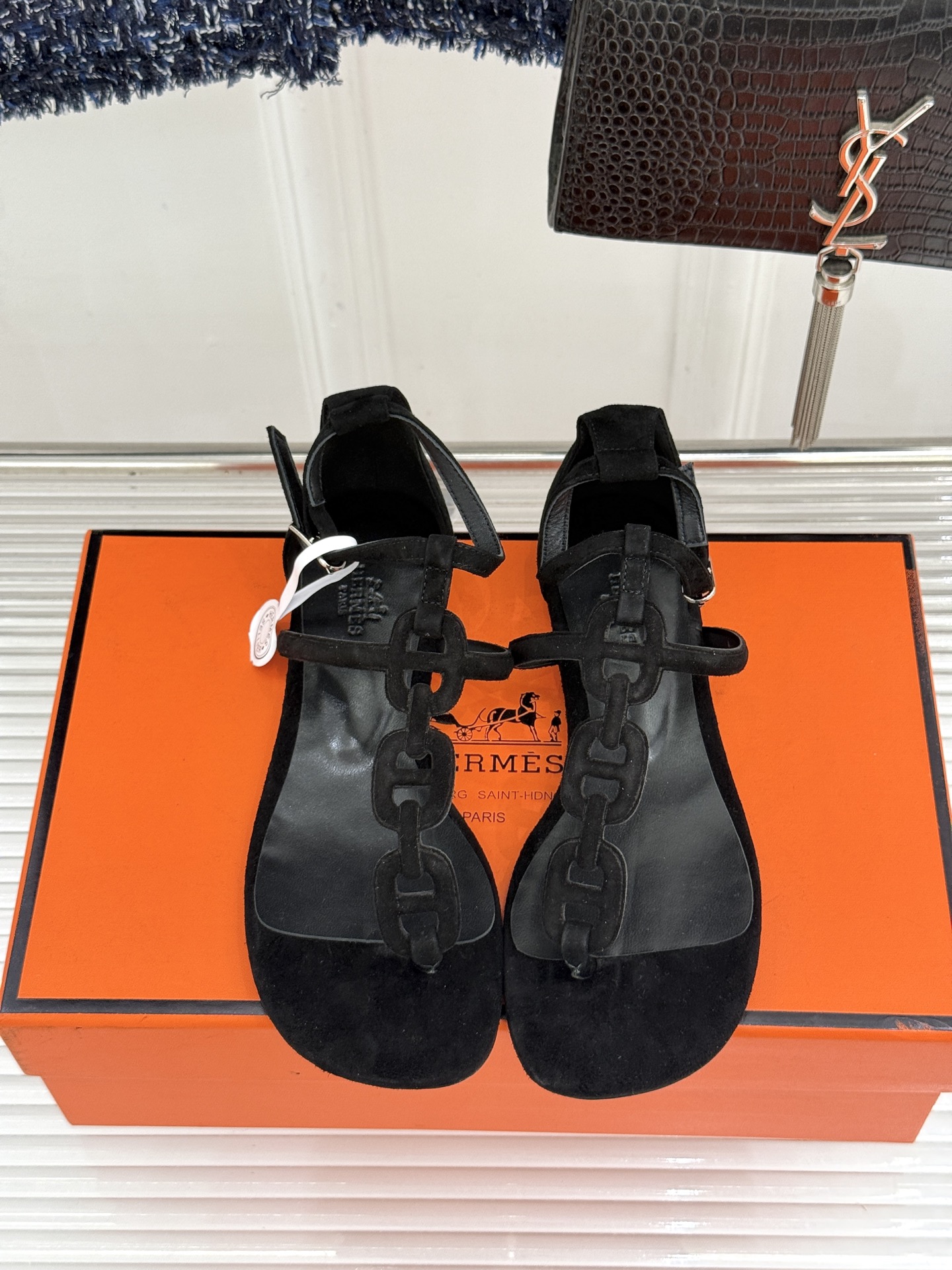 （配原版飞机盒）Hermès/爱马仕26WF新品猪鼻子链条平底凉鞋经典猪鼻子链条平底凉鞋法式奢雅格调一眼