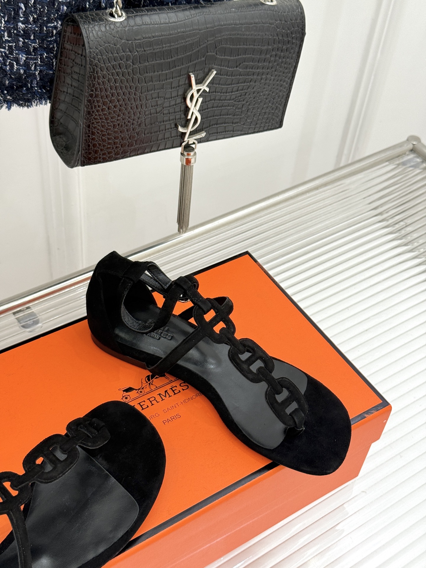 （配原版飞机盒）Hermès/爱马仕26WF新品猪鼻子链条平底凉鞋经典猪鼻子链条平底凉鞋法式奢雅格调一眼