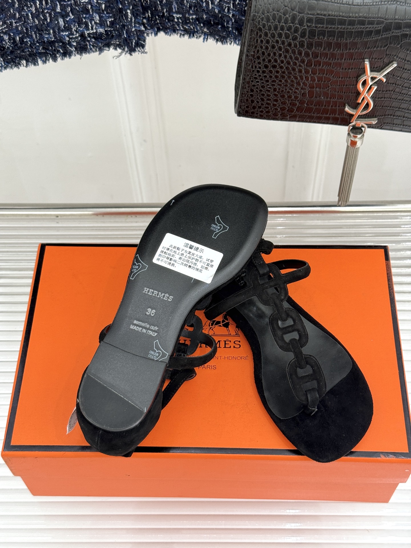 （配原版飞机盒）Hermès/爱马仕26WF新品猪鼻子链条平底凉鞋经典猪鼻子链条平底凉鞋法式奢雅格调一眼