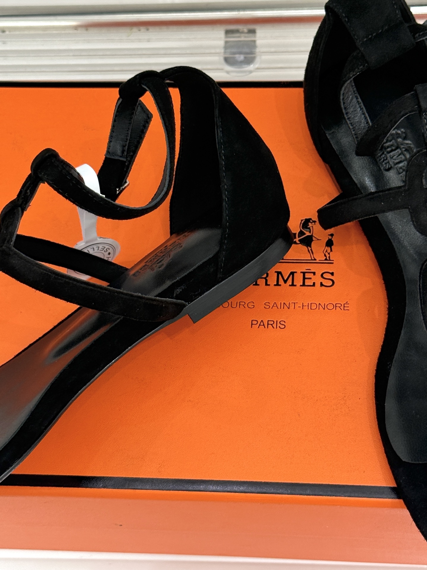 （配原版飞机盒）Hermès/爱马仕26WF新品猪鼻子链条平底凉鞋经典猪鼻子链条平底凉鞋法式奢雅格调一眼