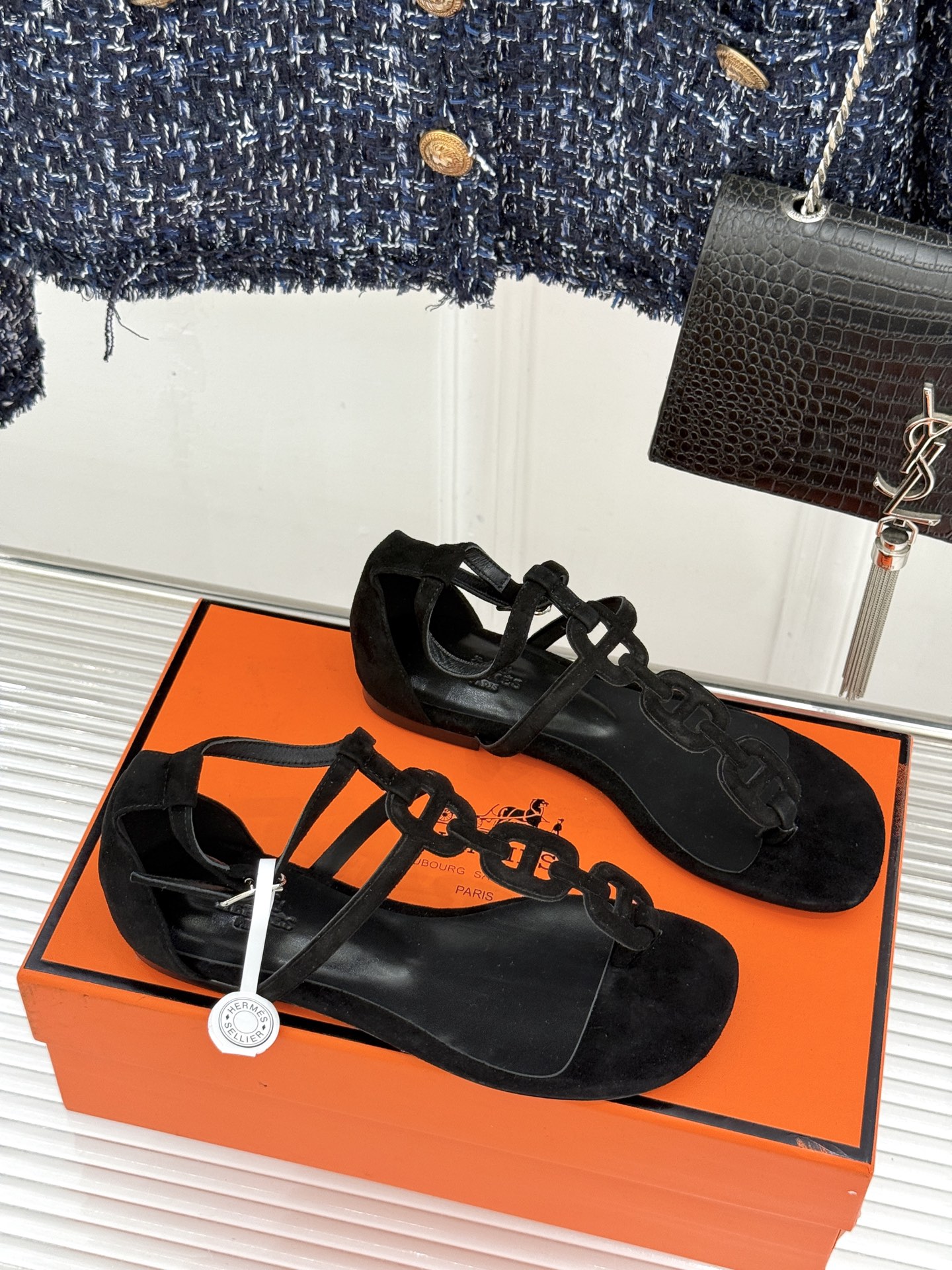 （配原版飞机盒）Hermès/爱马仕26WF新品猪鼻子链条平底凉鞋经典猪鼻子链条平底凉鞋法式奢雅格调一眼