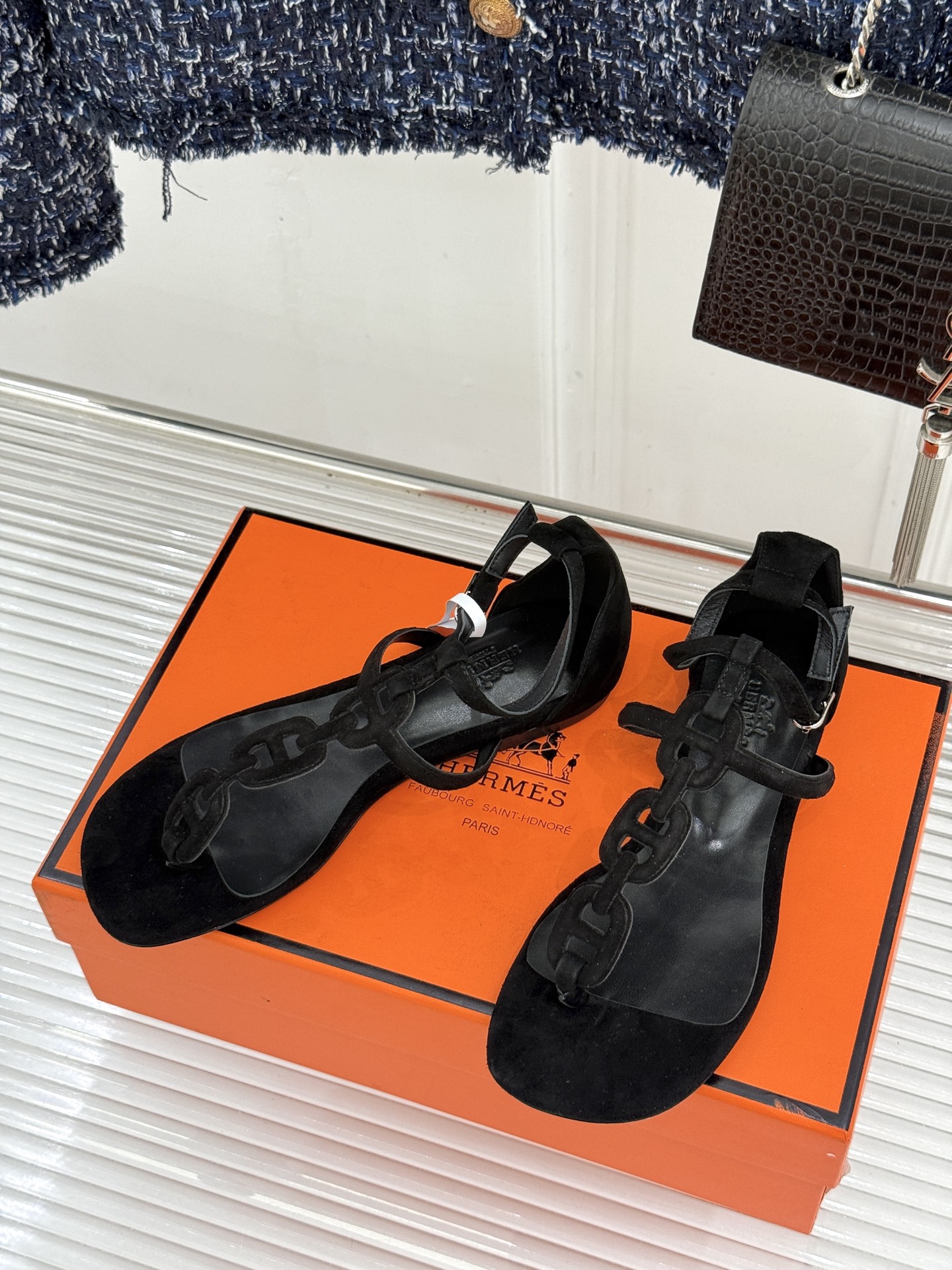 （配原版飞机盒）Hermès/爱马仕26WF新品猪鼻子链条平底凉鞋经典猪鼻子链条平底凉鞋法式奢雅格调一眼