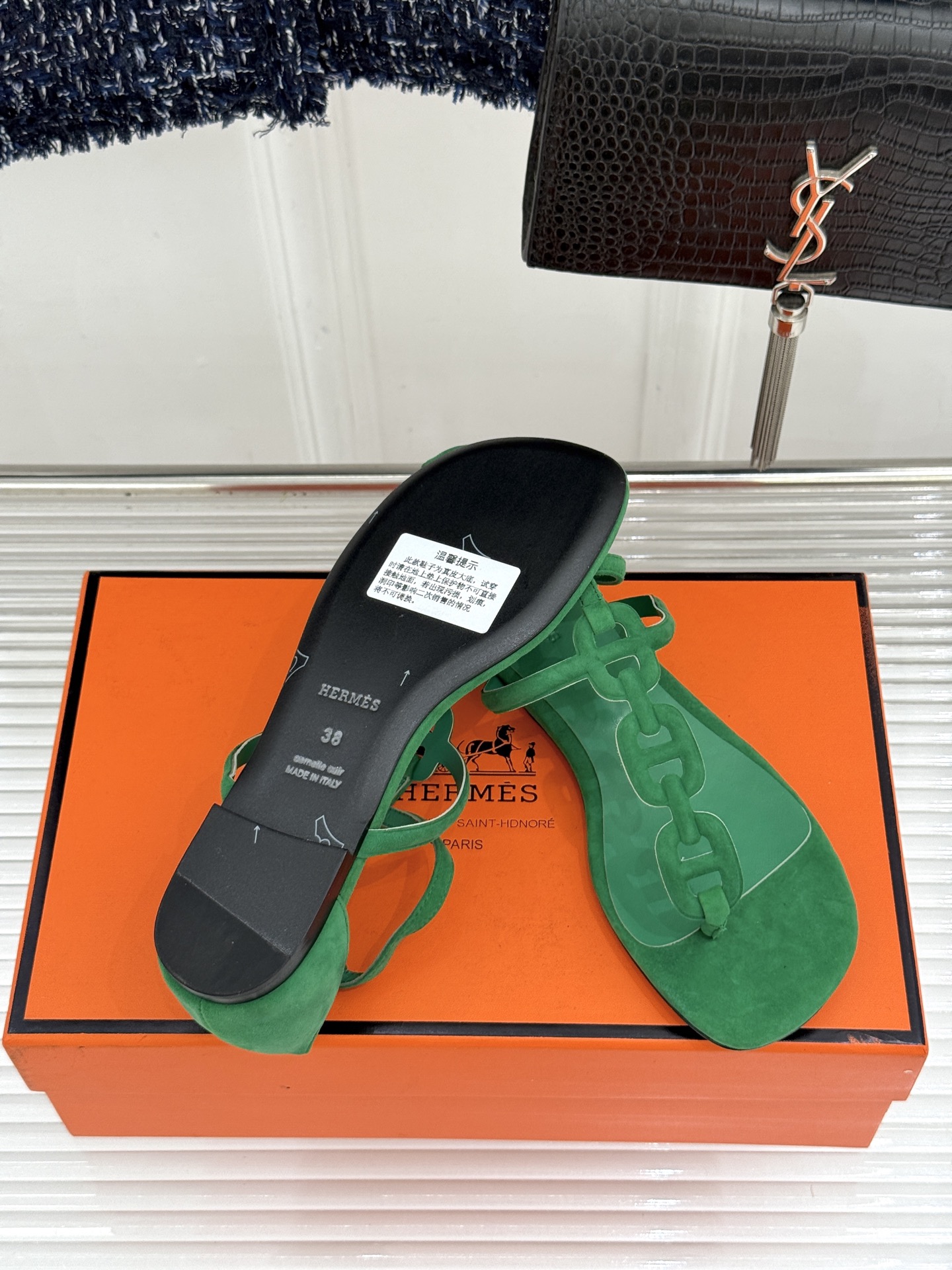 （配原版飞机盒）Hermès/爱马仕26WF新品猪鼻子链条平底凉鞋经典猪鼻子链条平底凉鞋法式奢雅格调一眼