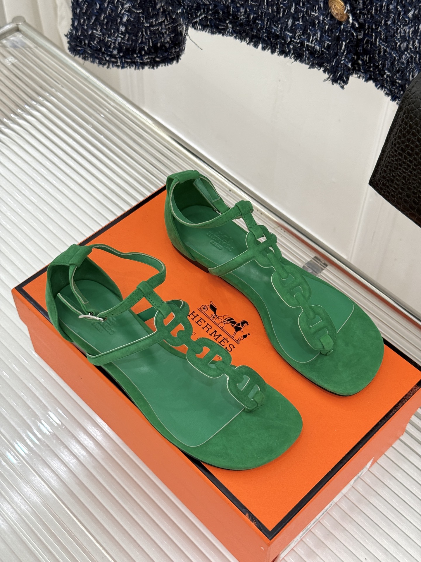 （配原版飞机盒）Hermès/爱马仕26WF新品猪鼻子链条平底凉鞋经典猪鼻子链条平底凉鞋法式奢雅格调一眼