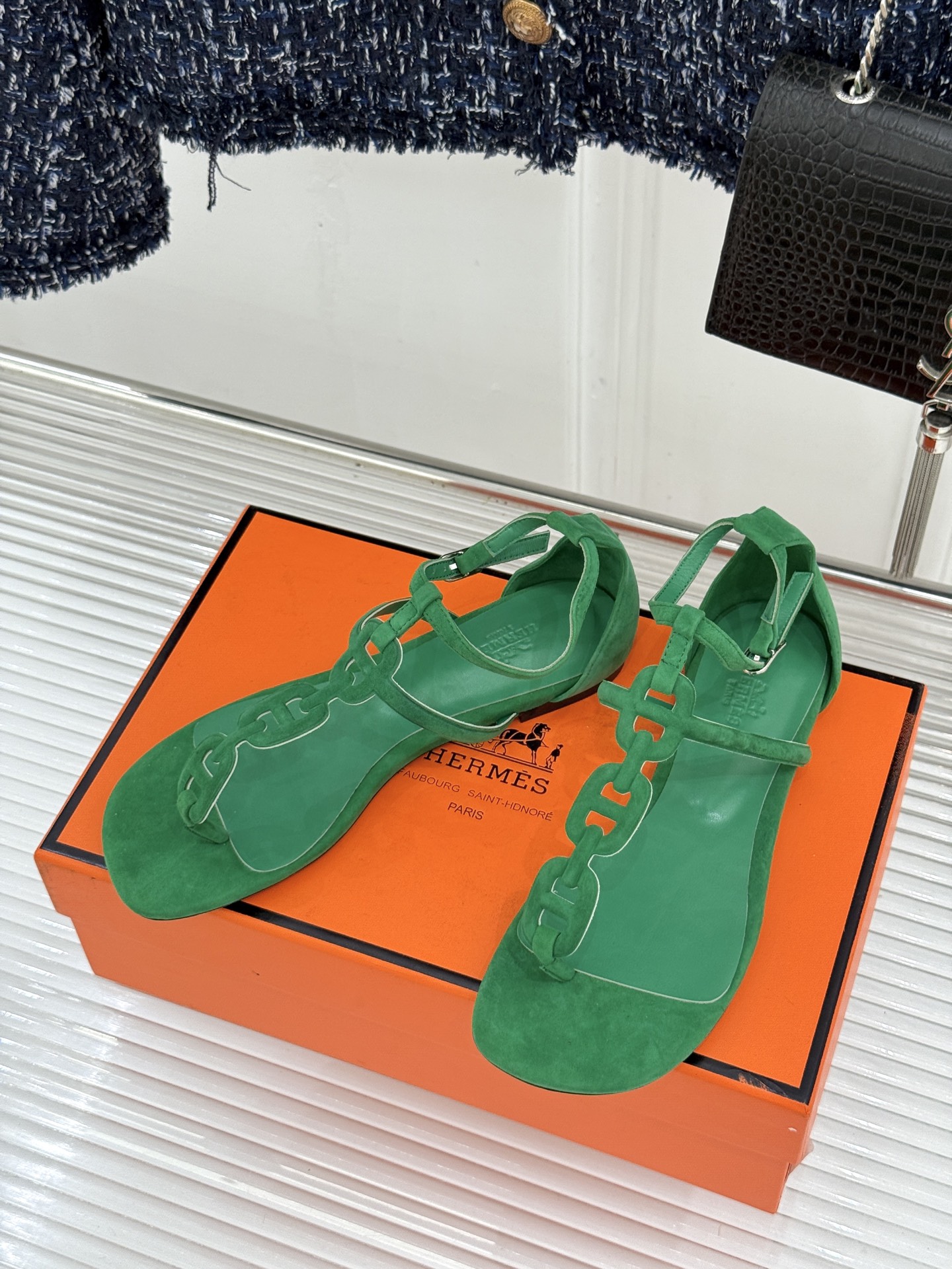 （配原版飞机盒）Hermès/爱马仕26WF新品猪鼻子链条平底凉鞋经典猪鼻子链条平底凉鞋法式奢雅格调一眼