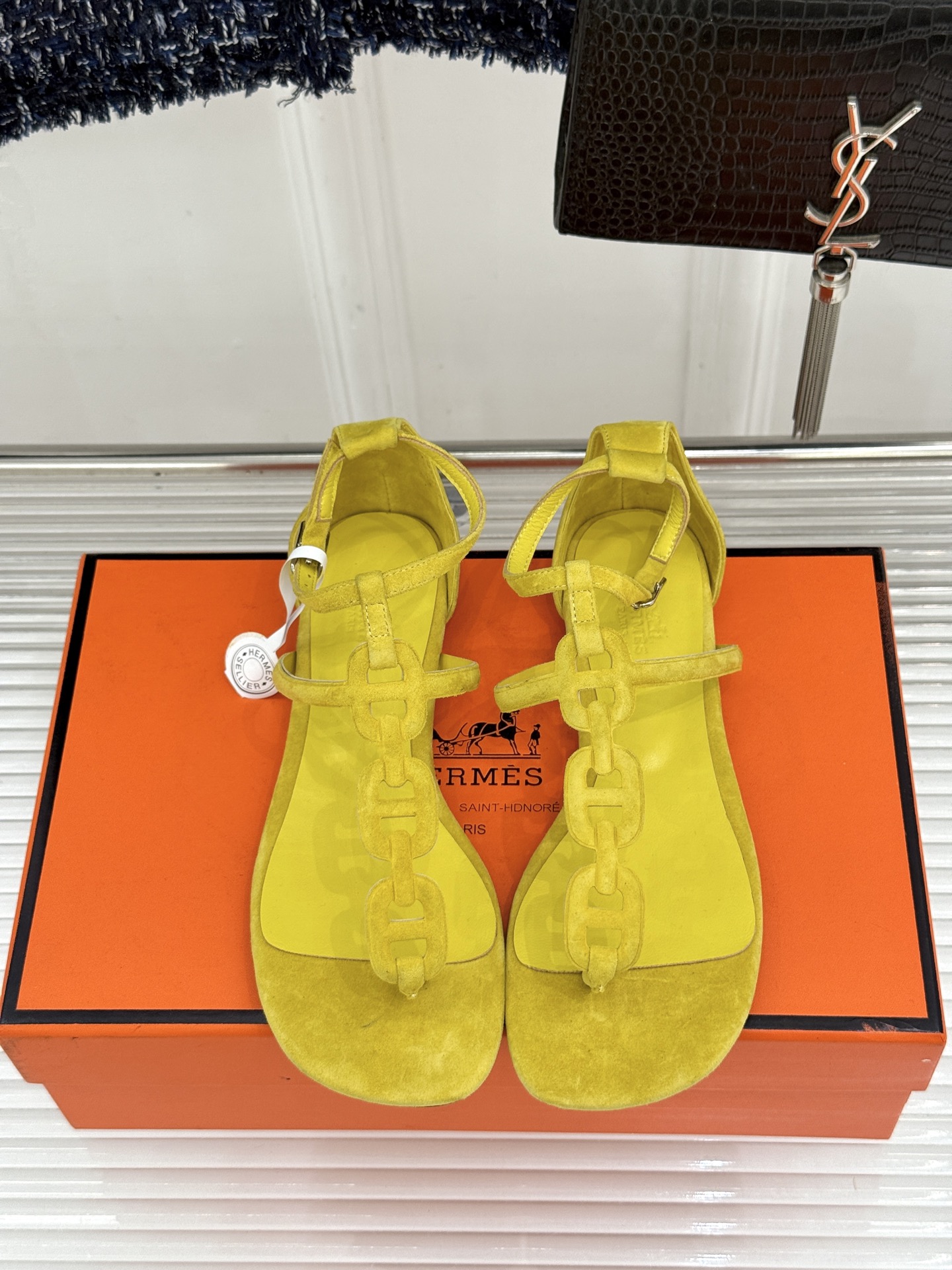 （配原版飞机盒）Hermès/爱马仕26WF新品猪鼻子链条平底凉鞋经典猪鼻子链条平底凉鞋法式奢雅格调一眼