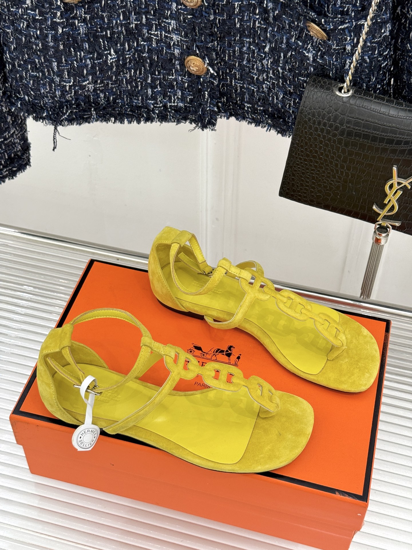 （配原版飞机盒）Hermès/爱马仕26WF新品猪鼻子链条平底凉鞋经典猪鼻子链条平底凉鞋法式奢雅格调一眼