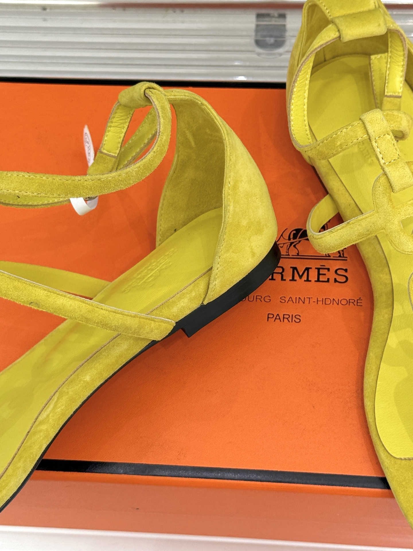 （配原版飞机盒）Hermès/爱马仕26WF新品猪鼻子链条平底凉鞋经典猪鼻子链条平底凉鞋法式奢雅格调一眼