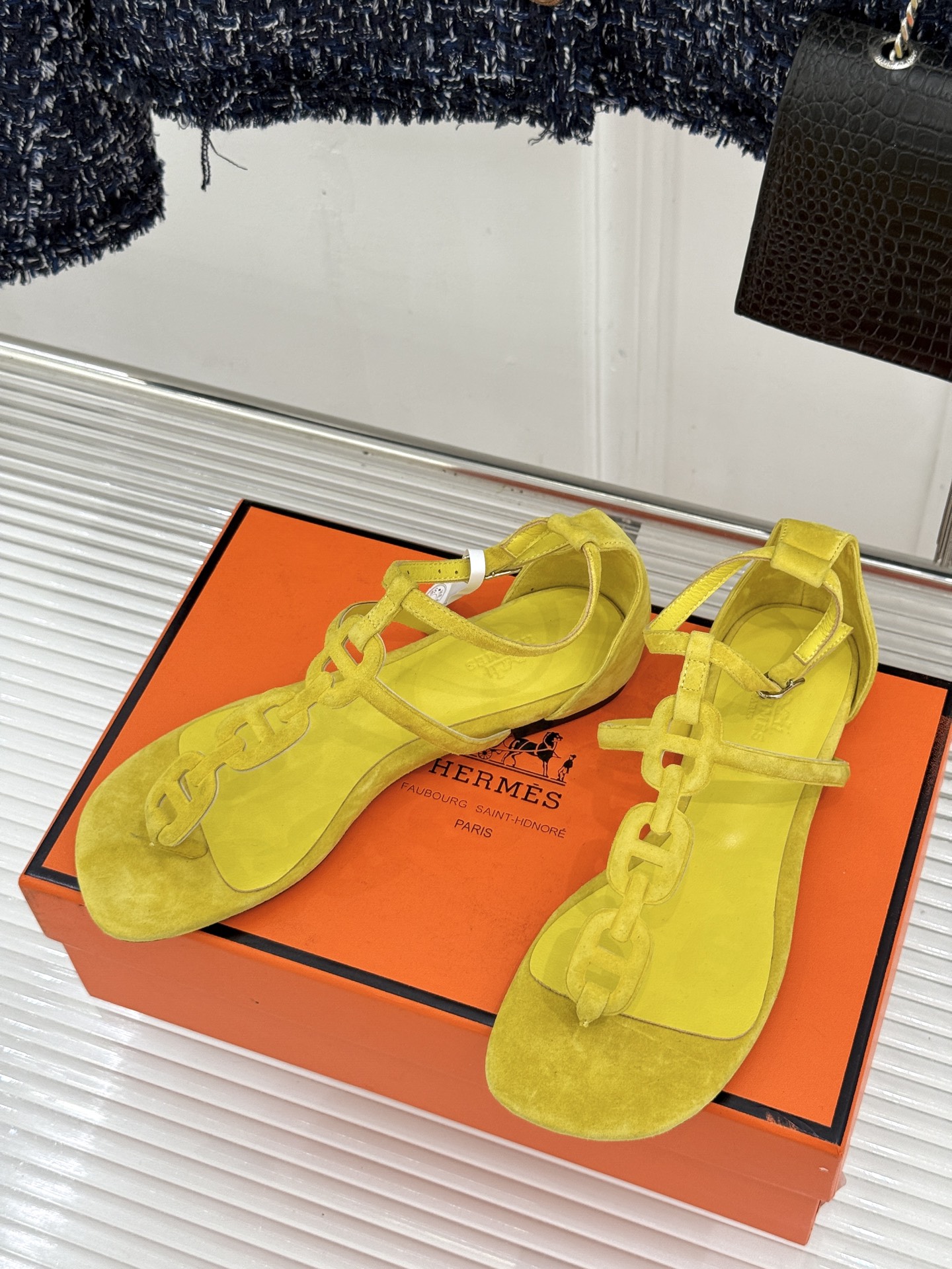 （配原版飞机盒）Hermès/爱马仕26WF新品猪鼻子链条平底凉鞋经典猪鼻子链条平底凉鞋法式奢雅格调一眼