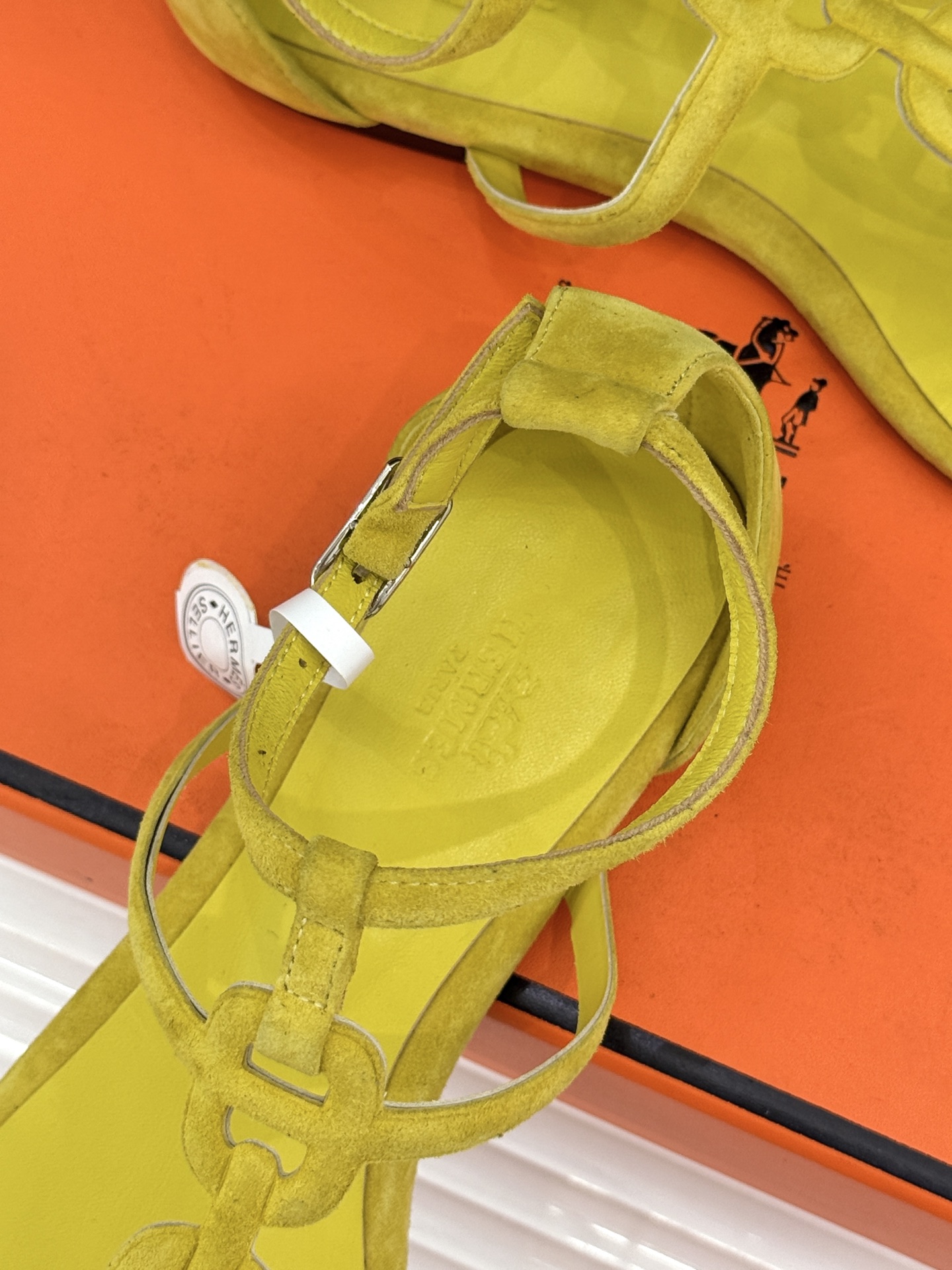 （配原版飞机盒）Hermès/爱马仕26WF新品猪鼻子链条平底凉鞋经典猪鼻子链条平底凉鞋法式奢雅格调一眼