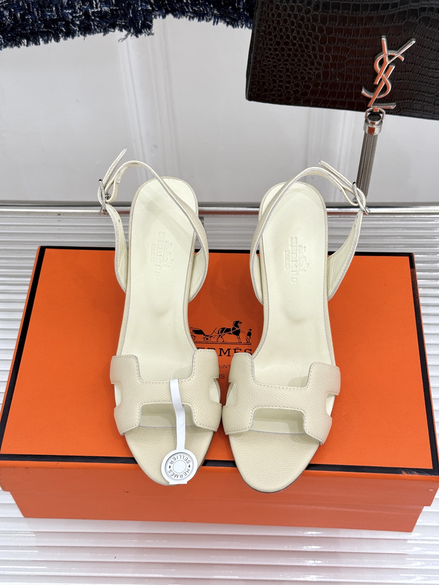 （原版飞机盒）Hermès/爱马仕经典H型细跟高跟凉鞋极简奢韵 勾勒优雅身姿标志性H型镂空鞋面凝练品牌经