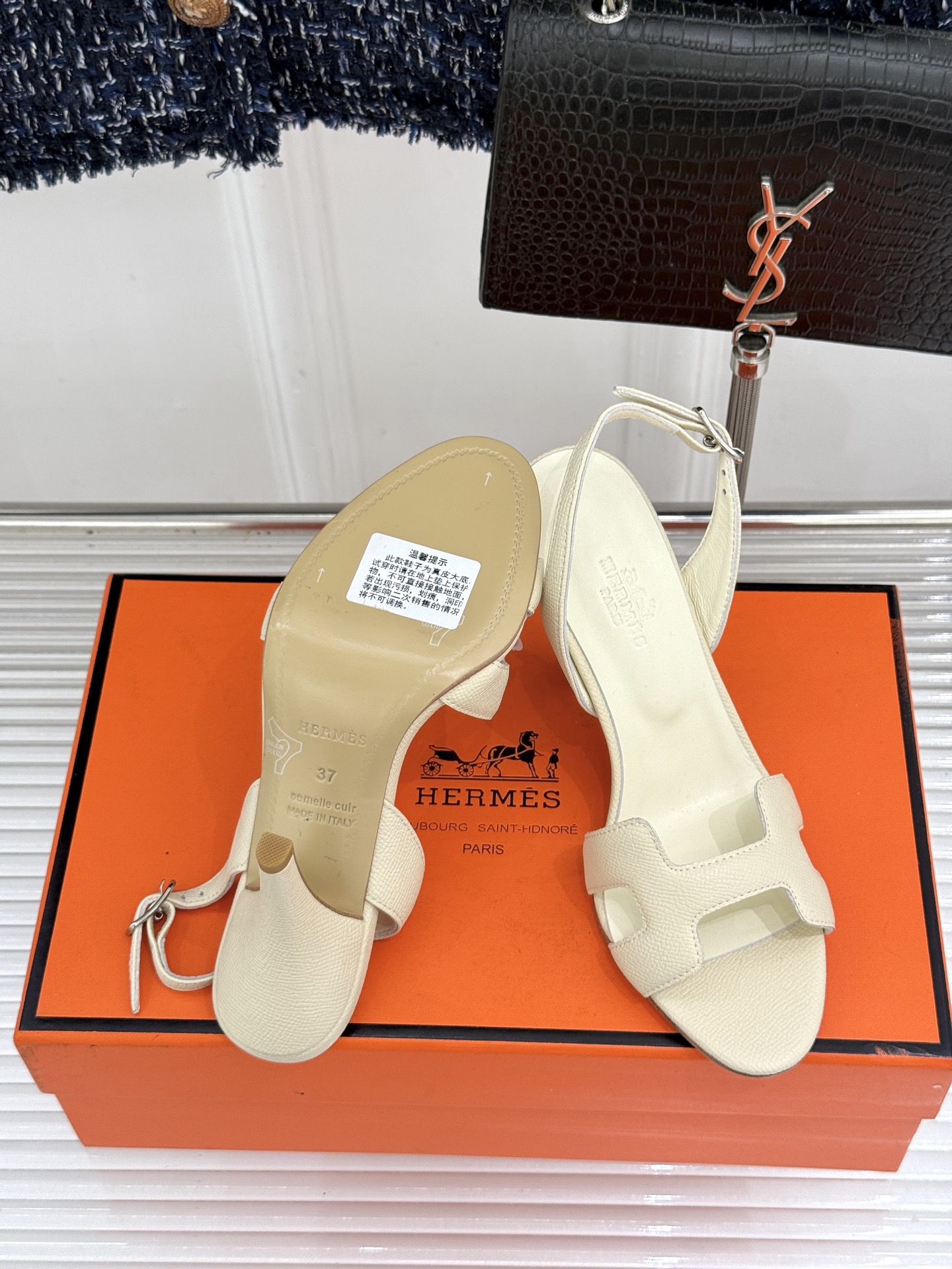 （原版飞机盒）Hermès/爱马仕经典H型细跟高跟凉鞋极简奢韵 勾勒优雅身姿标志性H型镂空鞋面凝练品牌经