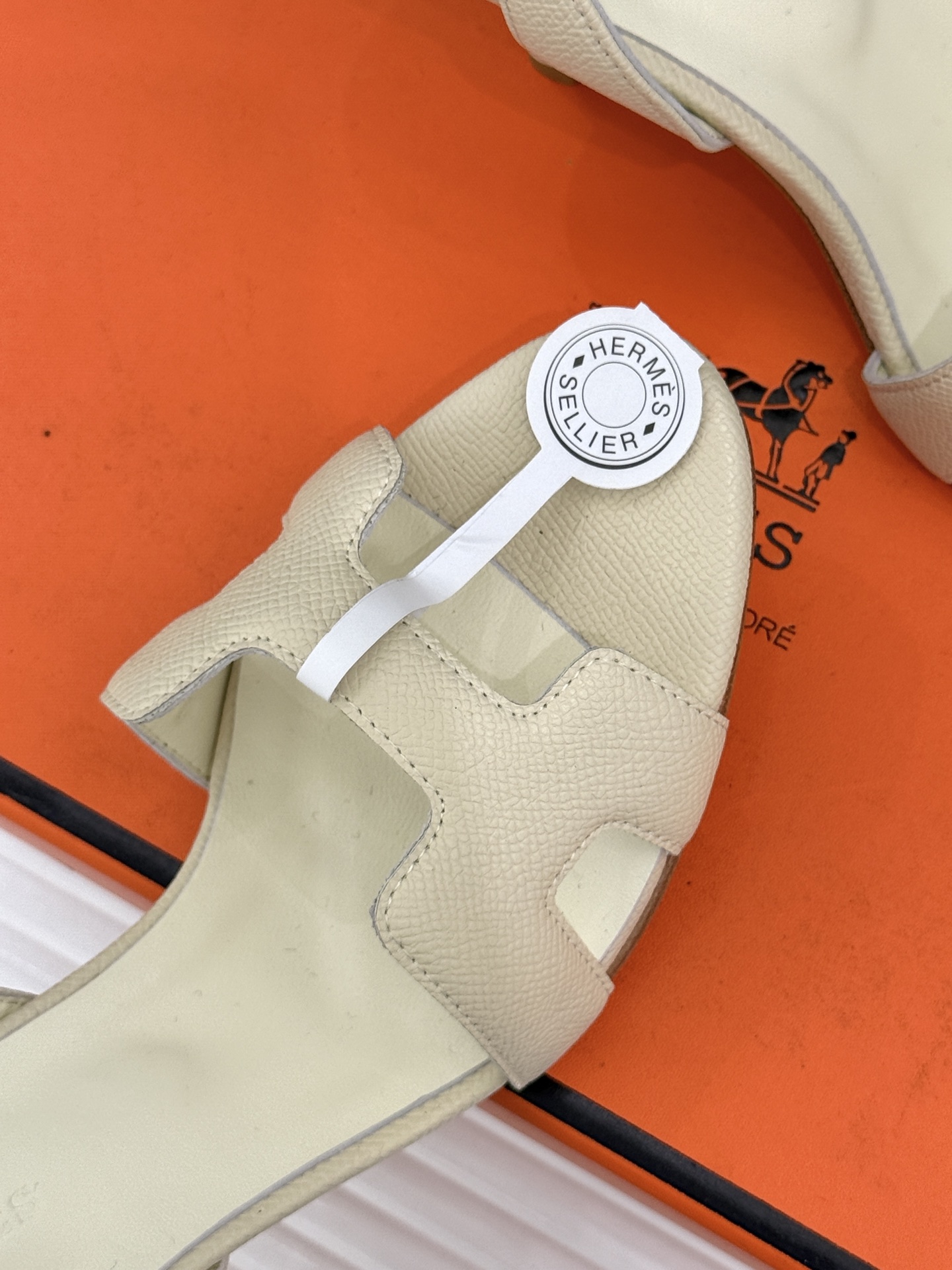 （原版飞机盒）Hermès/爱马仕经典H型细跟高跟凉鞋极简奢韵 勾勒优雅身姿标志性H型镂空鞋面凝练品牌经