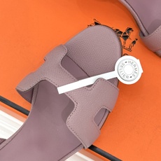 (原版飞机盒)Hermès/爱马仕经典H型细跟高跟凉鞋极简奢韵 勾勒优雅身姿标志性H型镂空鞋面凝练品牌经 (原版飞机盒)Hermès/爱马仕经典H型细跟高跟凉鞋极简奢韵 勾勒优雅身姿标志性H型镂空鞋面凝练品牌经