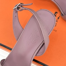 (原版飞机盒)Hermès/爱马仕经典H型细跟高跟凉鞋极简奢韵 勾勒优雅身姿标志性H型镂空鞋面凝练品牌经 (原版飞机盒)Hermès/爱马仕经典H型细跟高跟凉鞋极简奢韵 勾勒优雅身姿标志性H型镂空鞋面凝练品牌经