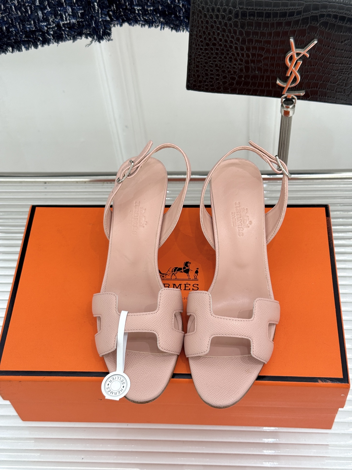 （原版飞机盒）Hermès/爱马仕经典H型细跟高跟凉鞋极简奢韵 勾勒优雅身姿标志性H型镂空鞋面凝练品牌经