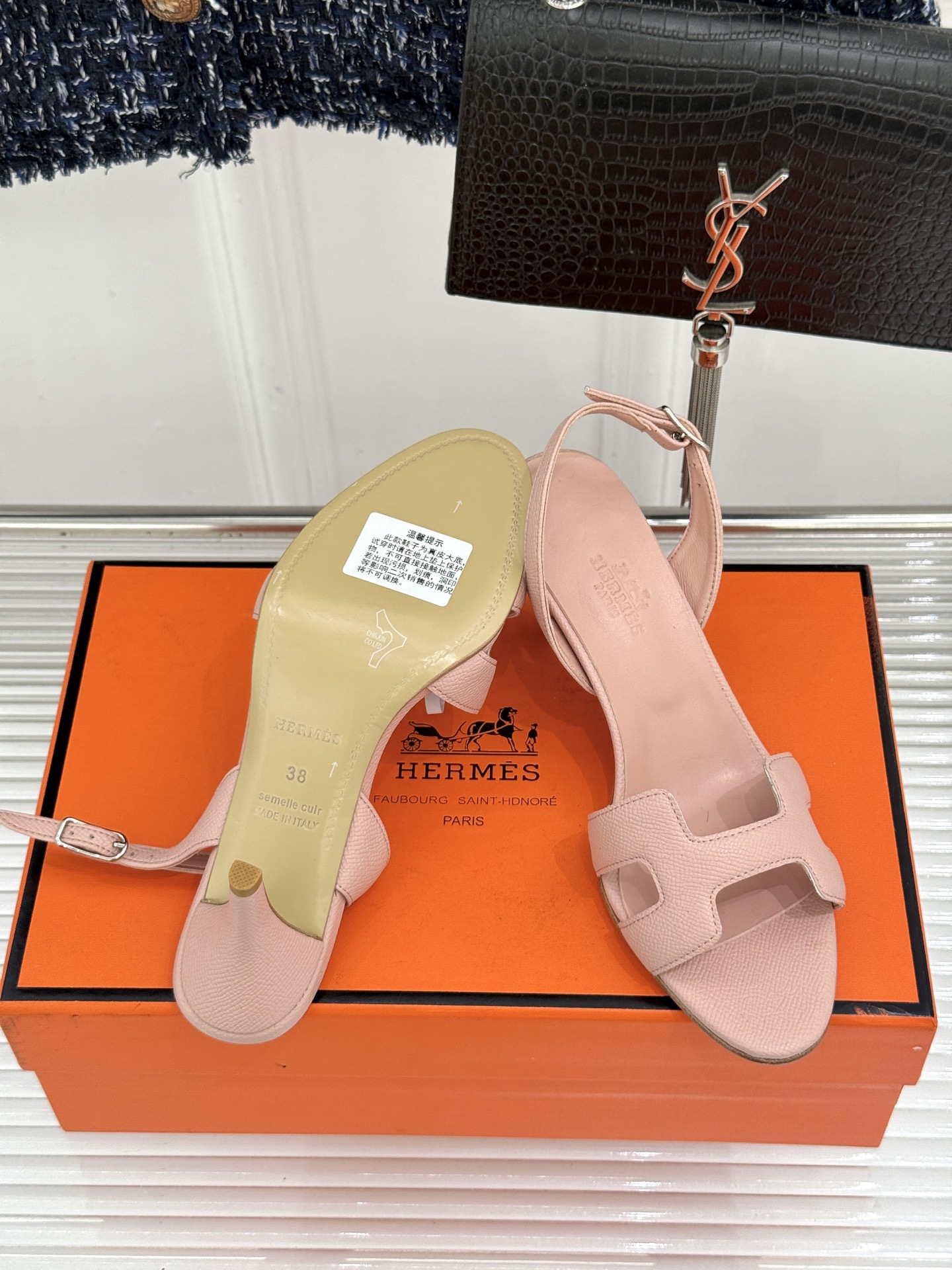 （原版飞机盒）Hermès/爱马仕经典H型细跟高跟凉鞋极简奢韵 勾勒优雅身姿标志性H型镂空鞋面凝练品牌经
