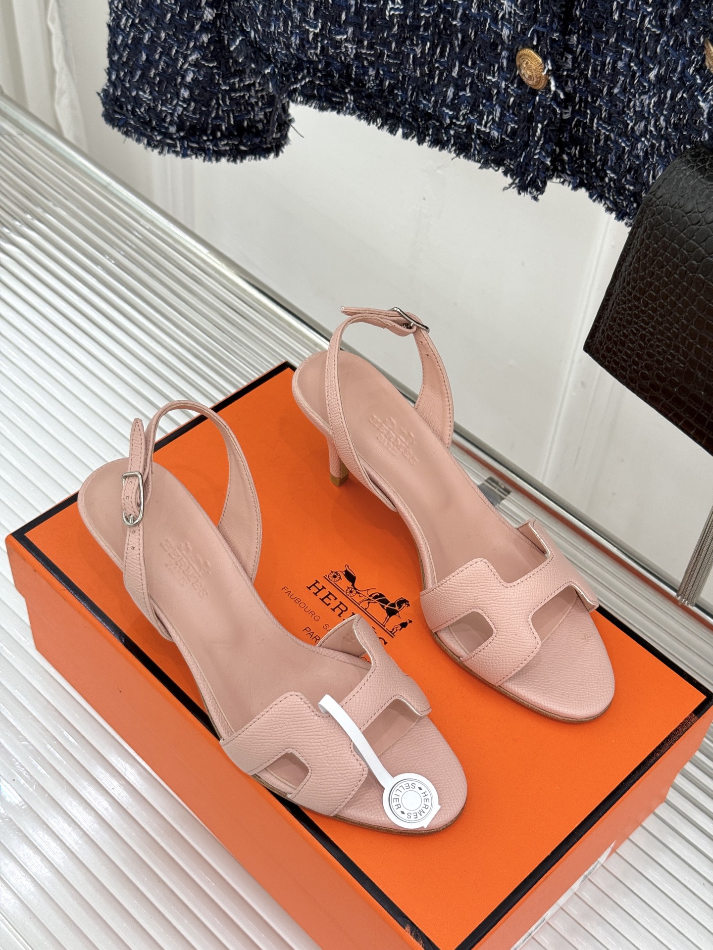 （原版飞机盒）Hermès/爱马仕经典H型细跟高跟凉鞋极简奢韵 勾勒优雅身姿标志性H型镂空鞋面凝练品牌经
