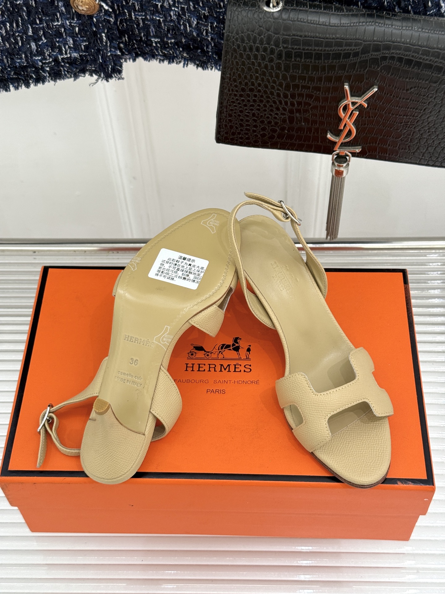 （原版飞机盒）Hermès/爱马仕经典H型细跟高跟凉鞋极简奢韵 勾勒优雅身姿标志性H型镂空鞋面凝练品牌经