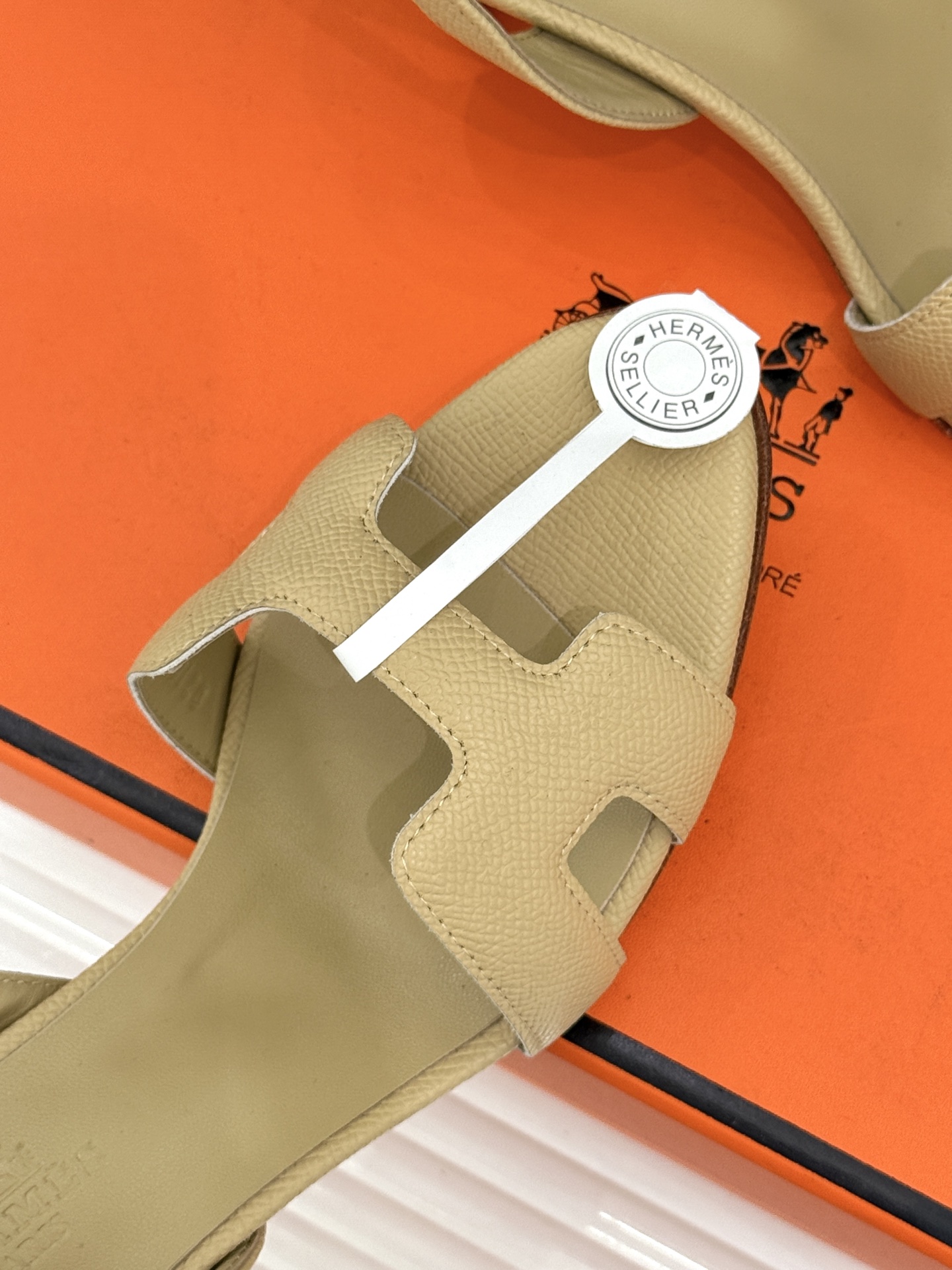 （原版飞机盒）Hermès/爱马仕经典H型细跟高跟凉鞋极简奢韵 勾勒优雅身姿标志性H型镂空鞋面凝练品牌经