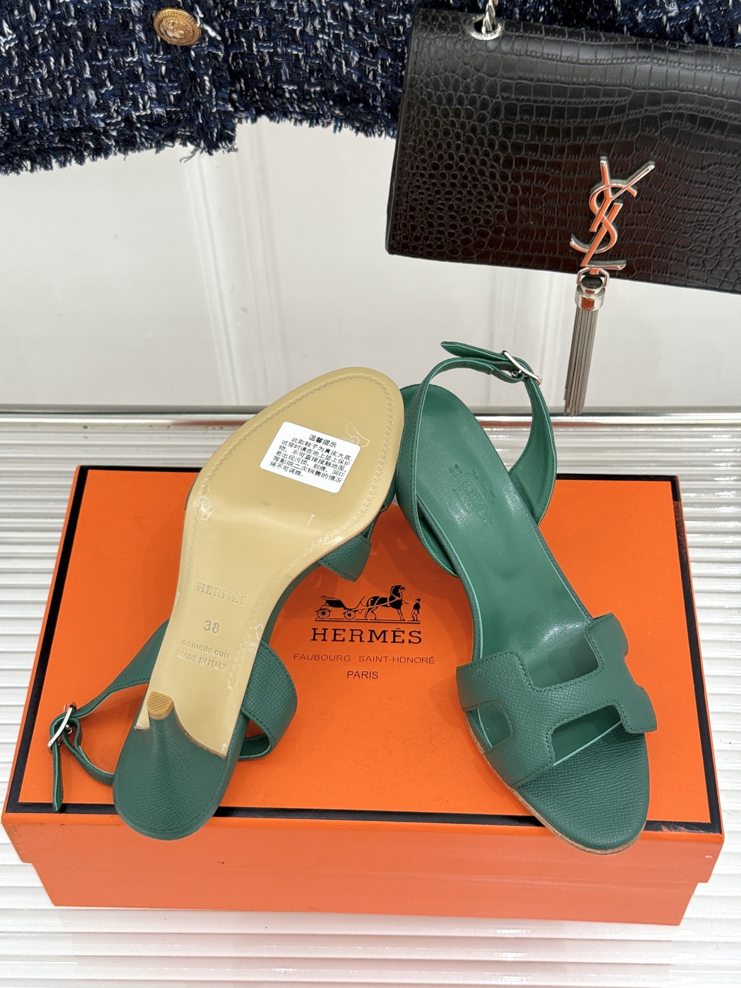 （原版飞机盒）Hermès/爱马仕经典H型细跟高跟凉鞋极简奢韵 勾勒优雅身姿标志性H型镂空鞋面凝练品牌经
