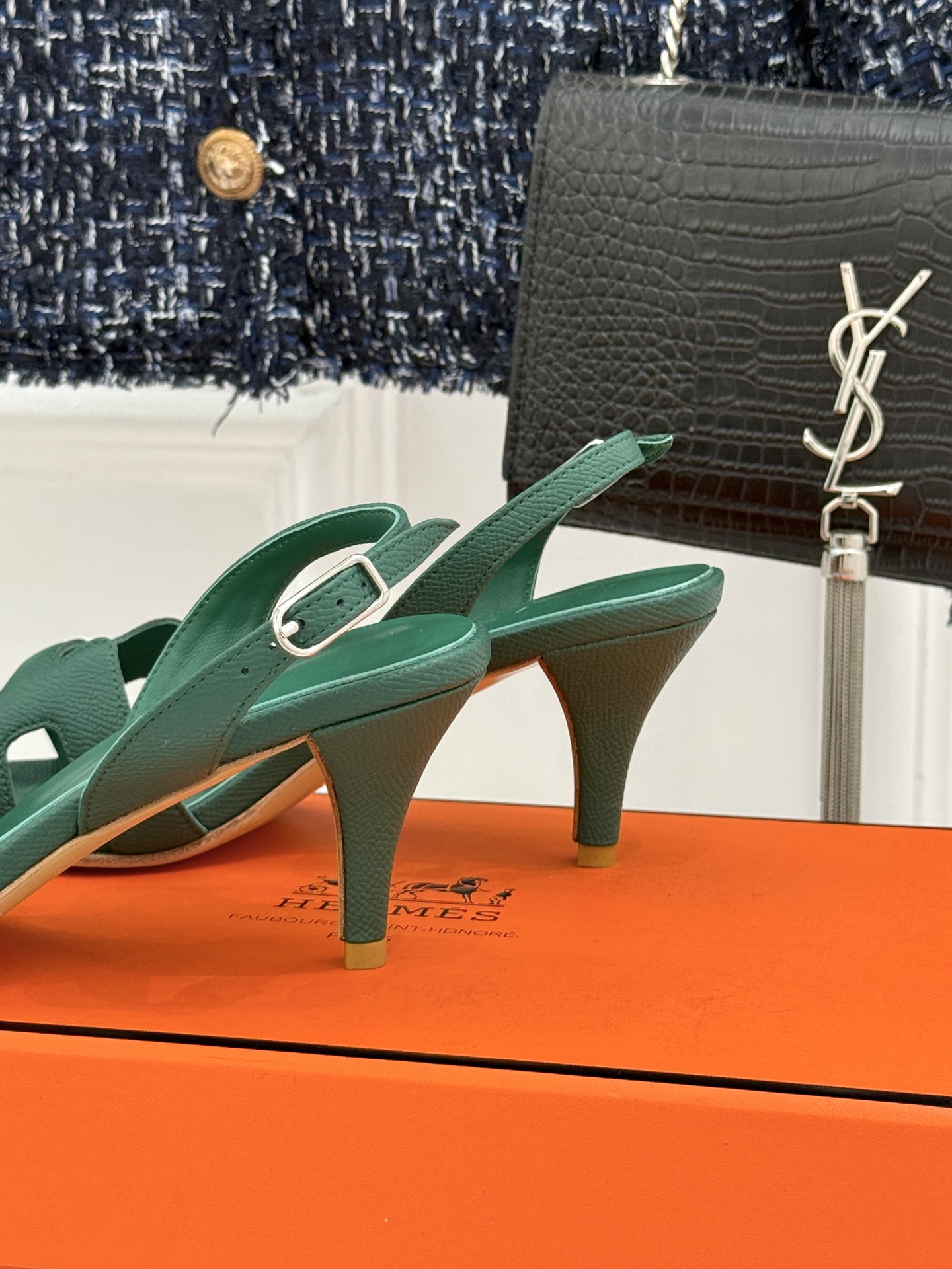 （原版飞机盒）Hermès/爱马仕经典H型细跟高跟凉鞋极简奢韵 勾勒优雅身姿标志性H型镂空鞋面凝练品牌经