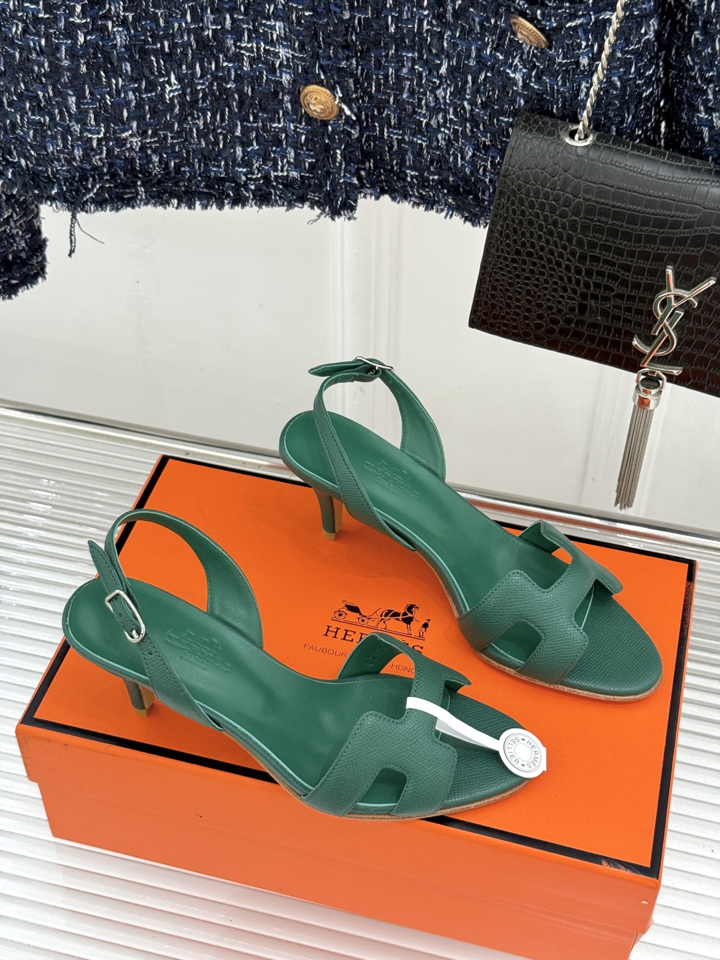（原版飞机盒）Hermès/爱马仕经典H型细跟高跟凉鞋极简奢韵 勾勒优雅身姿标志性H型镂空鞋面凝练品牌经