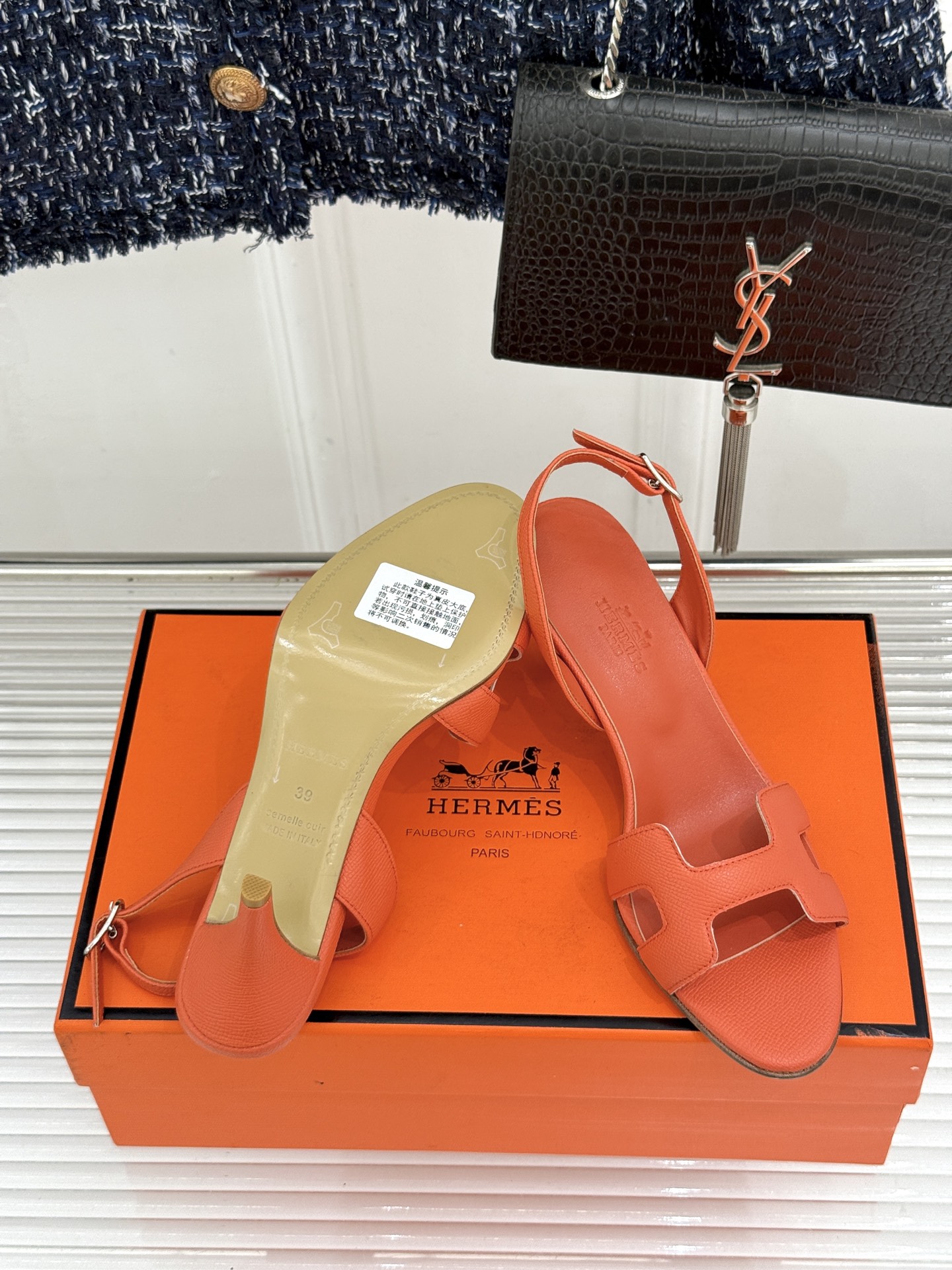 (原版飞机盒)Hermès/爱马仕经典H型细跟高跟凉鞋极简奢韵 勾勒优雅身姿标志性H型镂空鞋面凝练品牌经 (原版飞机盒)Hermès/爱马仕经典H型细跟高跟凉鞋极简奢韵 勾勒优雅身姿标志性H型镂空鞋面凝练品牌经