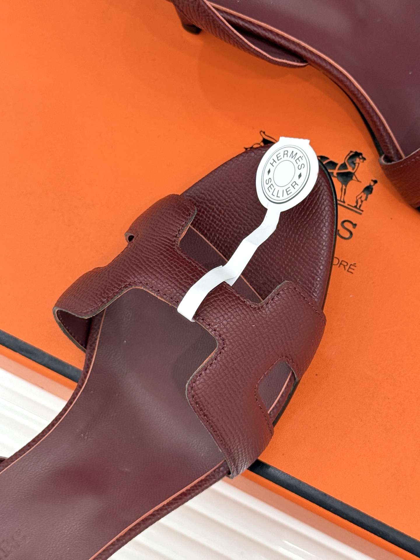 (原版飞机盒)Hermès/爱马仕经典H型细跟高跟凉鞋极简奢韵 勾勒优雅身姿标志性H型镂空鞋面凝练品牌经 (原版飞机盒)Hermès/爱马仕经典H型细跟高跟凉鞋极简奢韵 勾勒优雅身姿标志性H型镂空鞋面凝练品牌经