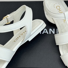 凉鞋CHANE*|小香26M新品双C镂空罗马平底凉鞋P金属双C闪耀鞋身中央镂空交错勾勒复古线条平底设计行 凉鞋CHANE*|小香26M新品双C镂空罗马平底凉鞋P金属双C闪耀鞋身中央镂空交错勾勒复古线条平底设计行