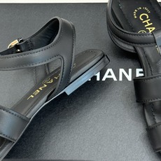 凉鞋CHANE*|小香26M新品双C镂空罗马平底凉鞋P金属双C闪耀鞋身中央镂空交错勾勒复古线条平底设计行 凉鞋CHANE*|小香26M新品双C镂空罗马平底凉鞋P金属双C闪耀鞋身中央镂空交错勾勒复古线条平底设计行
