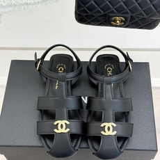 凉鞋CHANE*|小香26M新品双C镂空罗马平底凉鞋P金属双C闪耀鞋身中央镂空交错勾勒复古线条平底设计行 凉鞋CHANE*|小香26M新品双C镂空罗马平底凉鞋P金属双C闪耀鞋身中央镂空交错勾勒复古线条平底设计行