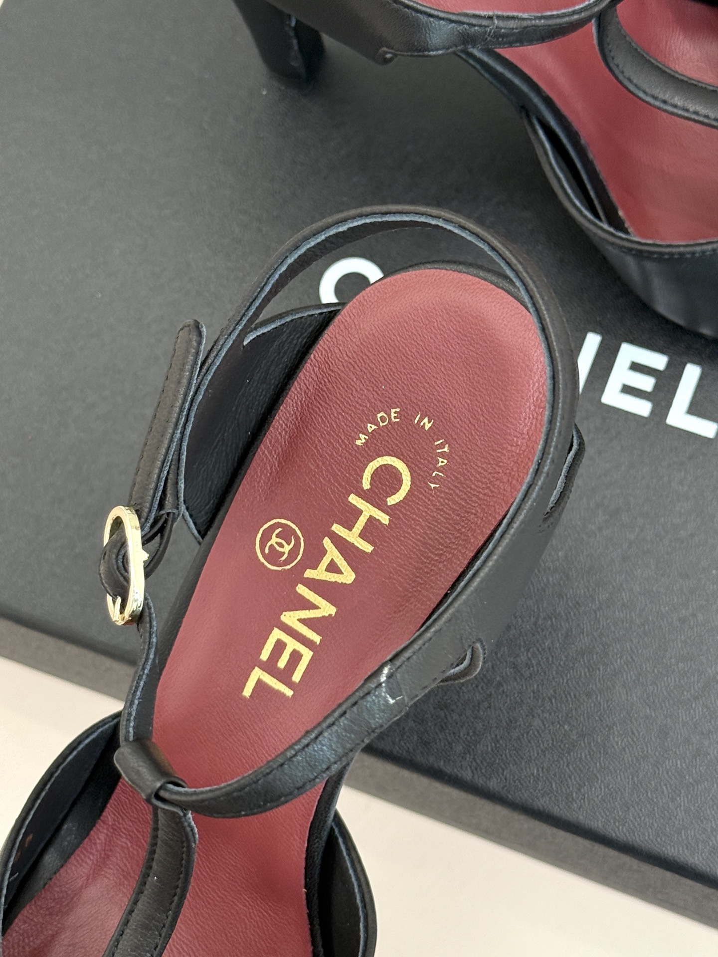 CHANE*|小香26A新品双C拼色尖头高跟凉鞋26A早秋王炸新品登场金属小双C闪得超精致撞色拼接层次感 CHANE*|小香26A新品双C拼色尖头高跟凉鞋26A早秋王炸新品登场金属小双C闪得超精致撞色拼接层次感