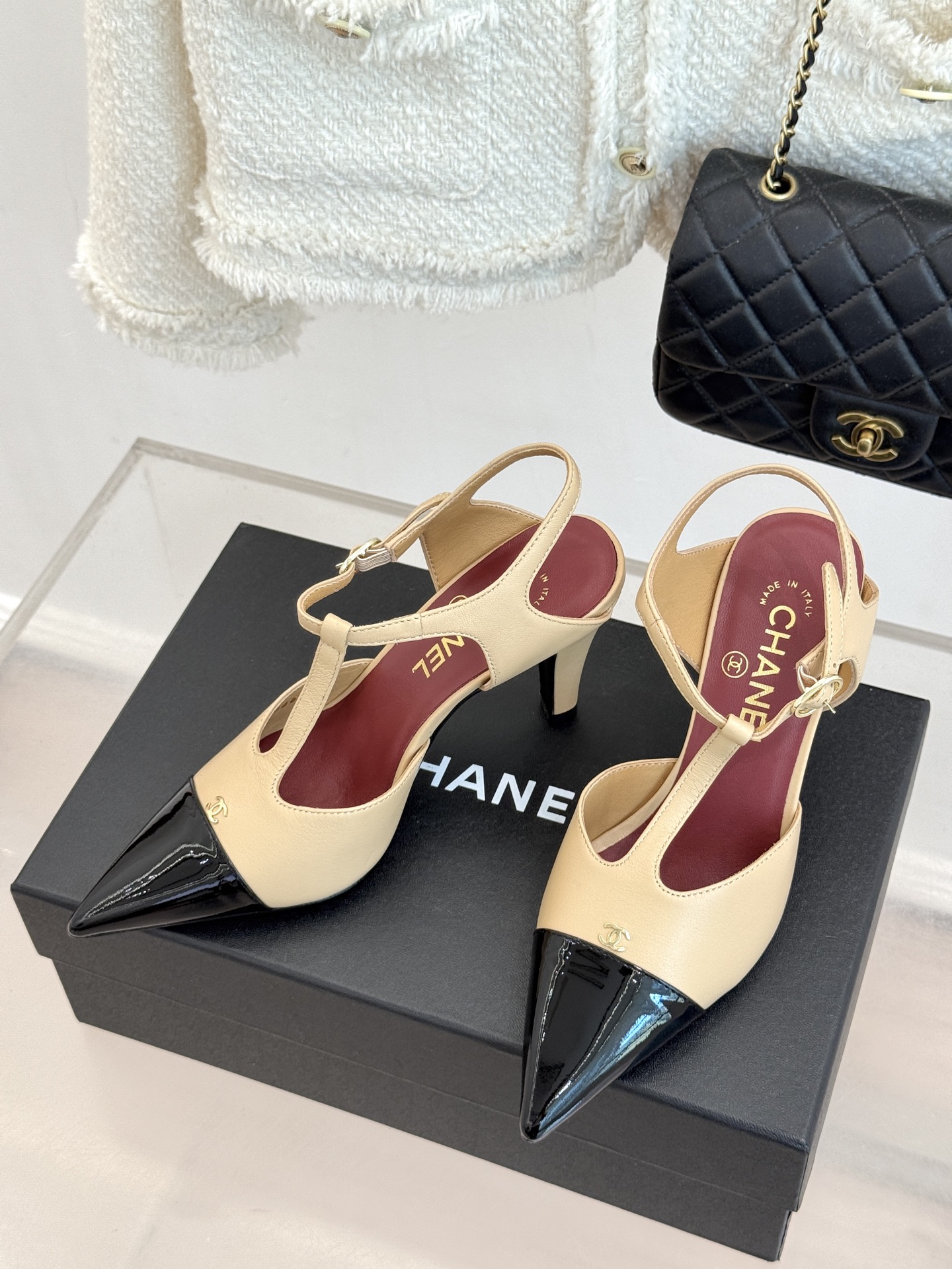 CHANE*｜小香26A新品双C拼色尖头高跟凉鞋26A早秋王炸新品登场金属小双C闪得超精致撞色拼接层次感