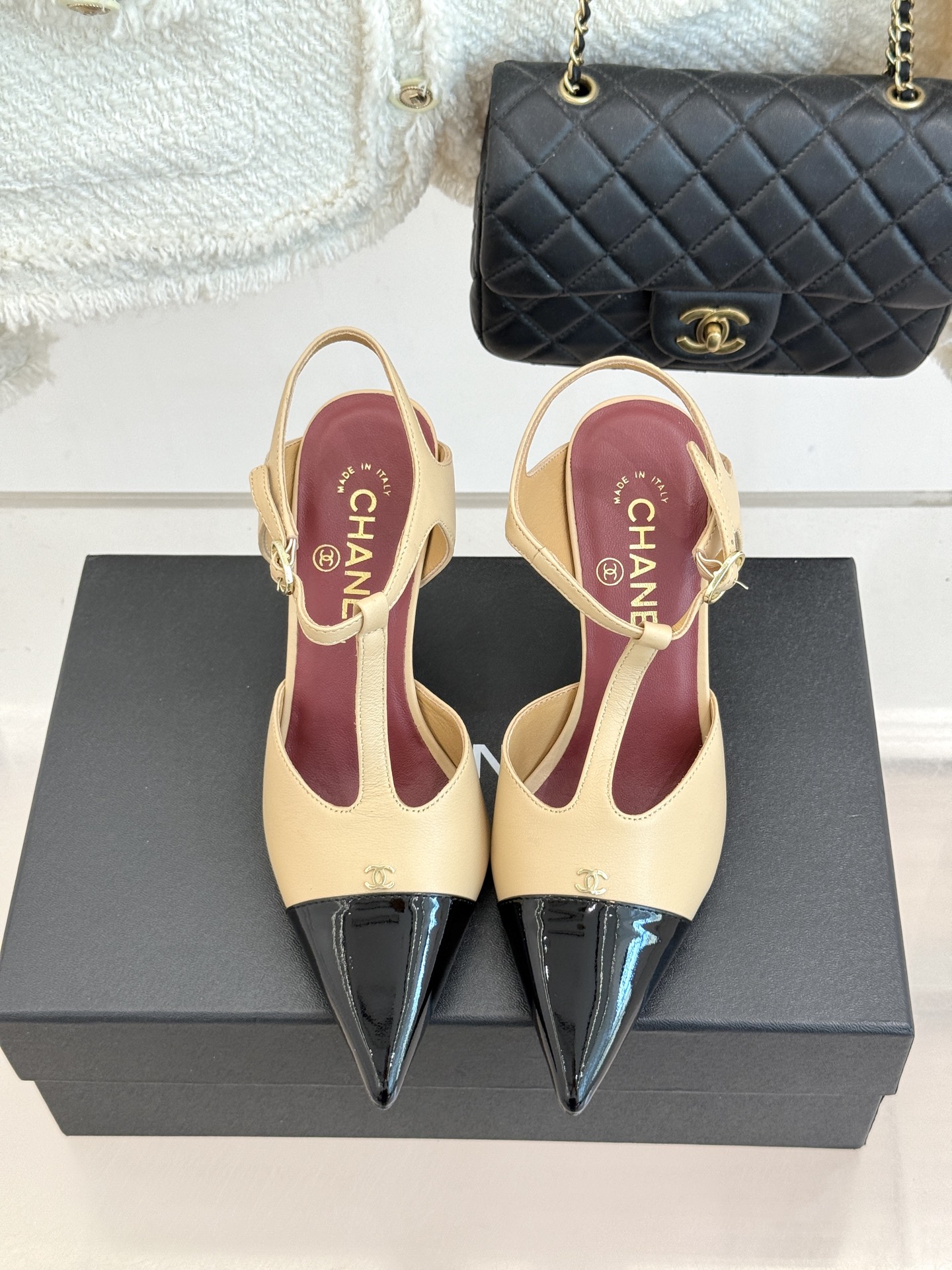 CHANE*｜小香26A新品双C拼色尖头高跟凉鞋26A早秋王炸新品登场金属小双C闪得超精致撞色拼接层次感