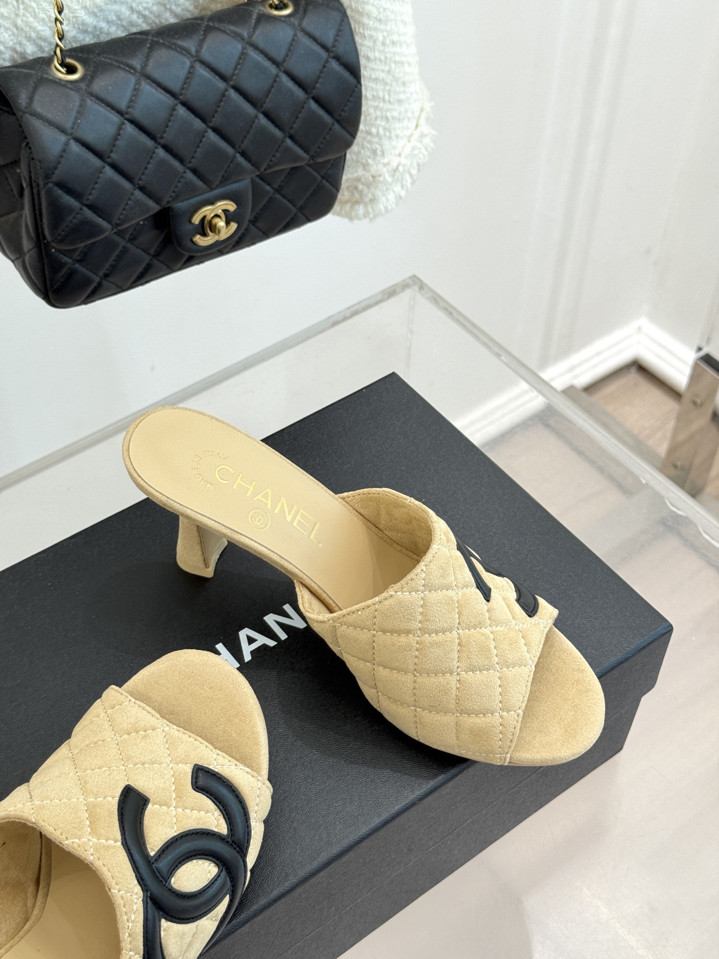 CHANE*|小香26A新品大双C菱格鱼嘴高跟拖鞋26A早秋王炸登场大双C菱格惊艳全场经典菱格纹铺满鞋面 CHANE*|小香26A新品大双C菱格鱼嘴高跟拖鞋26A早秋王炸登场大双C菱格惊艳全场经典菱格纹铺满鞋面