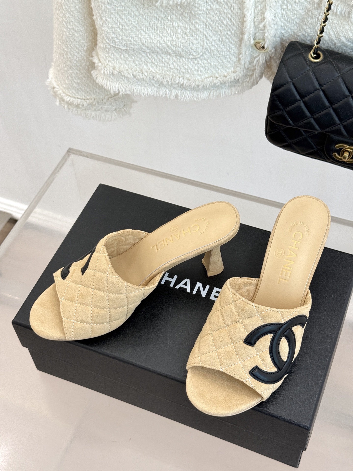 CHANE*|小香26A新品大双C菱格鱼嘴高跟拖鞋26A早秋王炸登场大双C菱格惊艳全场经典菱格纹铺满鞋面 CHANE*|小香26A新品大双C菱格鱼嘴高跟拖鞋26A早秋王炸登场大双C菱格惊艳全场经典菱格纹铺满鞋面