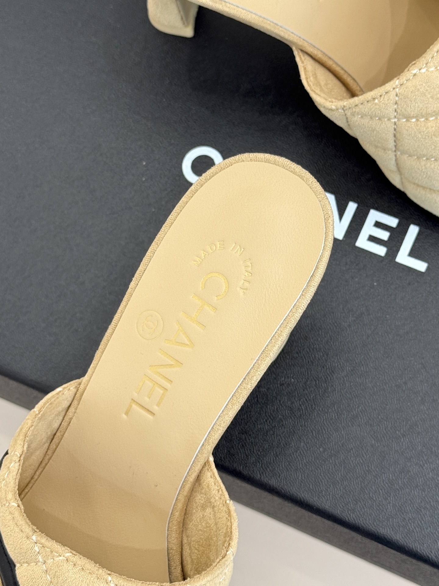 CHANE*|小香26A新品大双C菱格鱼嘴高跟拖鞋26A早秋王炸登场大双C菱格惊艳全场经典菱格纹铺满鞋面 CHANE*|小香26A新品大双C菱格鱼嘴高跟拖鞋26A早秋王炸登场大双C菱格惊艳全场经典菱格纹铺满鞋面