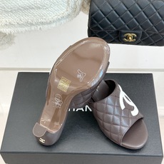 CHANE*|小香26A新品大双C菱格鱼嘴高跟拖鞋26A早秋王炸登场大双C菱格惊艳全场经典菱格纹铺满鞋面 CHANE*|小香26A新品大双C菱格鱼嘴高跟拖鞋26A早秋王炸登场大双C菱格惊艳全场经典菱格纹铺满鞋面