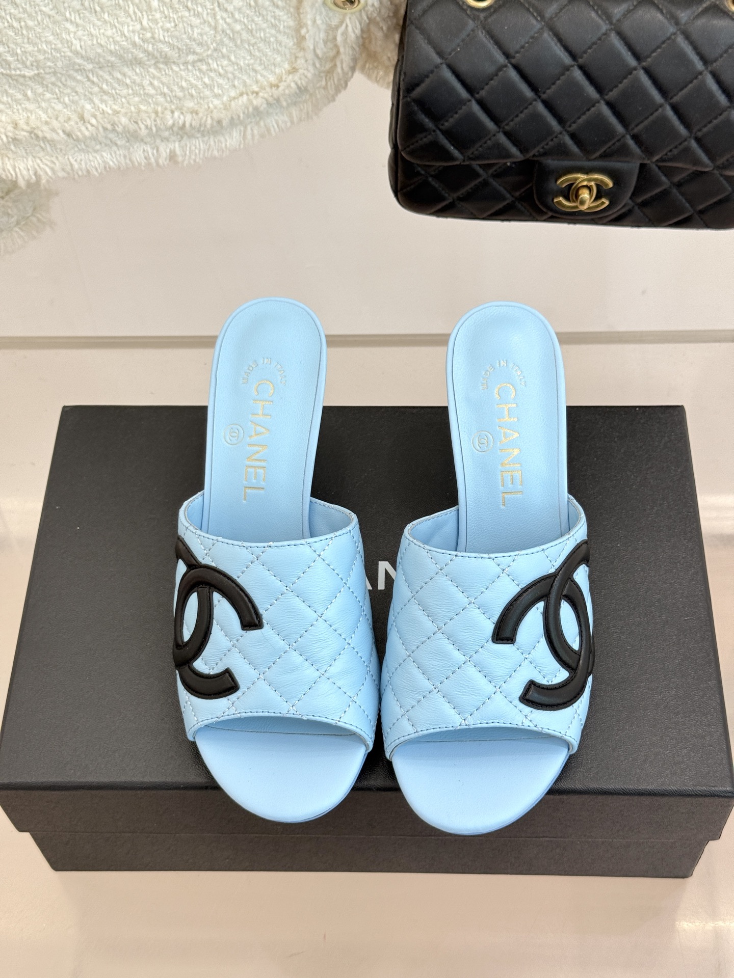 CHANE*｜小香26A新品大双C菱格鱼嘴高跟拖鞋26A早秋王炸登场大双C菱格惊艳全场经典菱格纹铺满鞋面