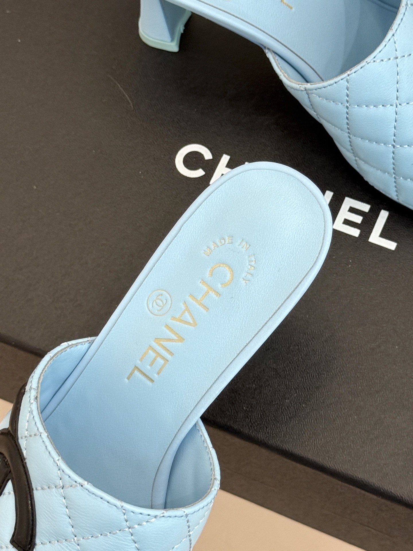 CHANE*｜小香26A新品大双C菱格鱼嘴高跟拖鞋26A早秋王炸登场大双C菱格惊艳全场经典菱格纹铺满鞋面