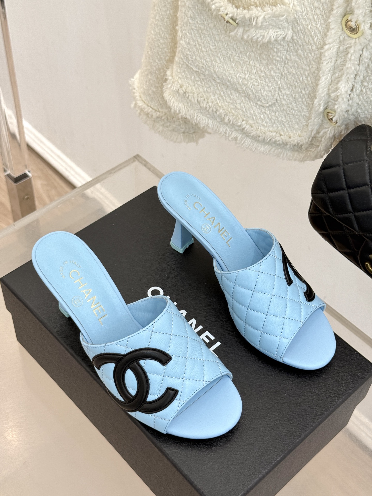 CHANE*｜小香26A新品大双C菱格鱼嘴高跟拖鞋26A早秋王炸登场大双C菱格惊艳全场经典菱格纹铺满鞋面