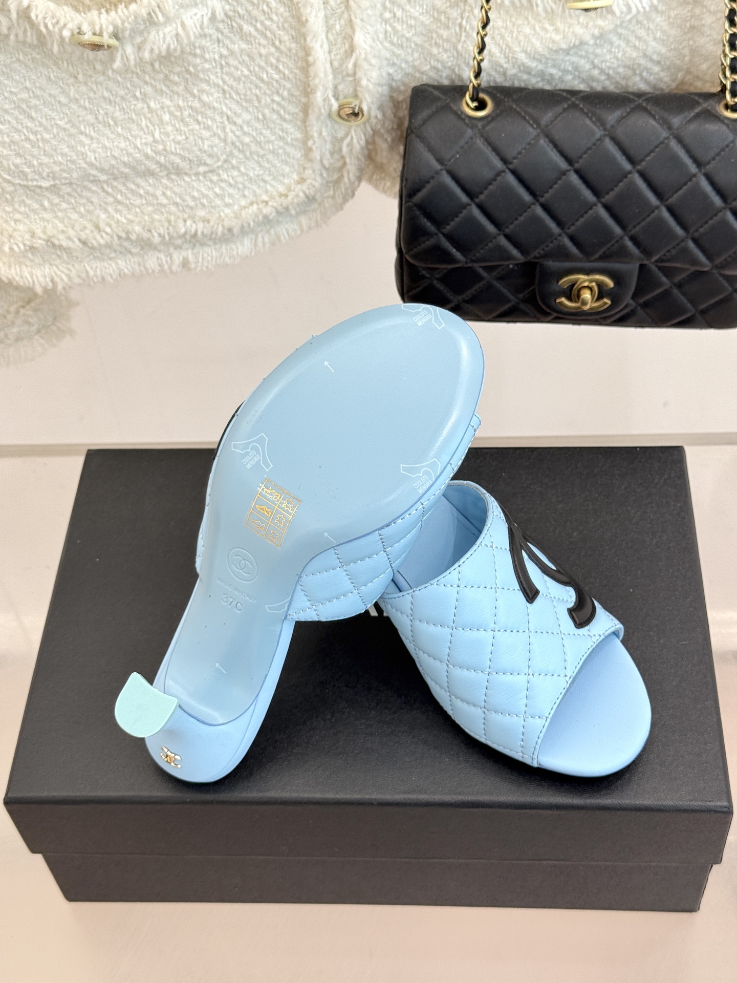 CHANE*｜小香26A新品大双C菱格鱼嘴高跟拖鞋26A早秋王炸登场大双C菱格惊艳全场经典菱格纹铺满鞋面