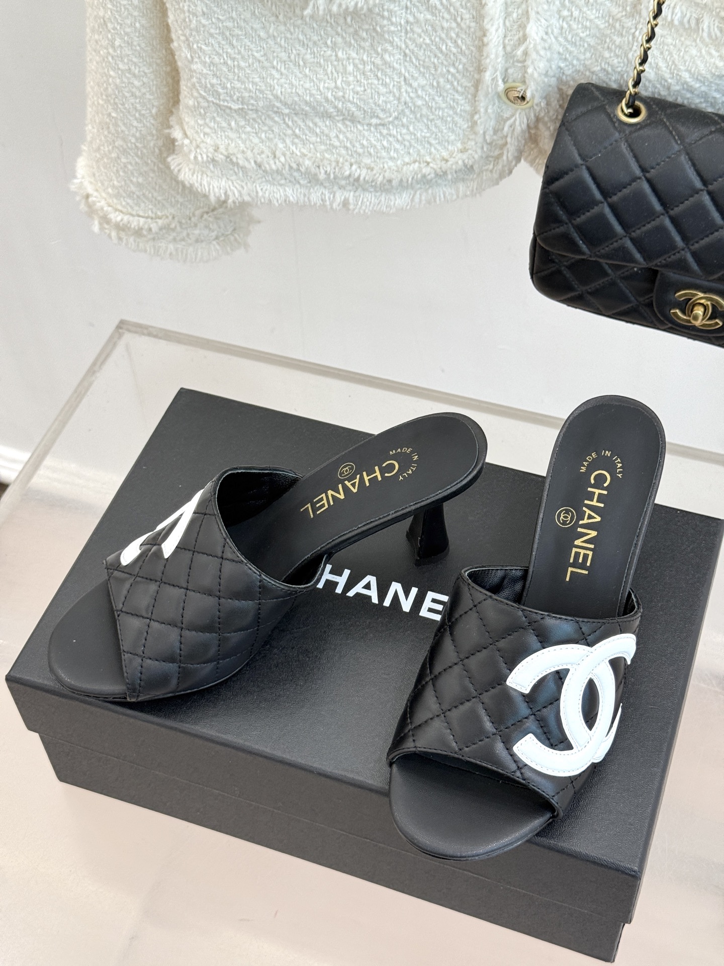 CHANE*|小香26A新品大双C菱格鱼嘴高跟拖鞋26A早秋王炸登场大双C菱格惊艳全场经典菱格纹铺满鞋面 CHANE*|小香26A新品大双C菱格鱼嘴高跟拖鞋26A早秋王炸登场大双C菱格惊艳全场经典菱格纹铺满鞋面