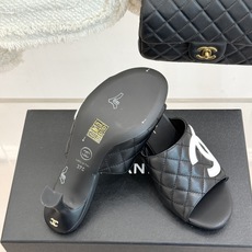 CHANE*|小香26A新品大双C菱格鱼嘴高跟拖鞋26A早秋王炸登场大双C菱格惊艳全场经典菱格纹铺满鞋面 CHANE*|小香26A新品大双C菱格鱼嘴高跟拖鞋26A早秋王炸登场大双C菱格惊艳全场经典菱格纹铺满鞋面