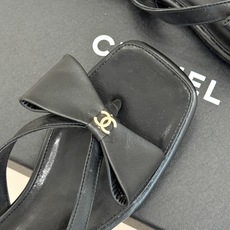CHANE*|小香经典双C蝴蝶结夹脚平底人字拖鞋夏日的温柔贵气感皮面蝴蝶结轻落脚背双C金标藏着法式浪漫小 CHANE*|小香经典双C蝴蝶结夹脚平底人字拖鞋夏日的温柔贵气感皮面蝴蝶结轻落脚背双C金标藏着法式浪漫小