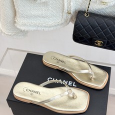 CHANE*|小香经典双C夹脚平底人字拖鞋夏日的温柔贵气感皮面蝴蝶结轻落脚背双C金标藏着法式浪漫小羊皮贴 CHANE*|小香经典双C夹脚平底人字拖鞋夏日的温柔贵气感皮面蝴蝶结轻落脚背双C金标藏着法式浪漫小羊皮贴
