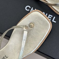 CHANE*|小香经典双C夹脚平底人字拖鞋夏日的温柔贵气感皮面蝴蝶结轻落脚背双C金标藏着法式浪漫小羊皮贴 CHANE*|小香经典双C夹脚平底人字拖鞋夏日的温柔贵气感皮面蝴蝶结轻落脚背双C金标藏着法式浪漫小羊皮贴